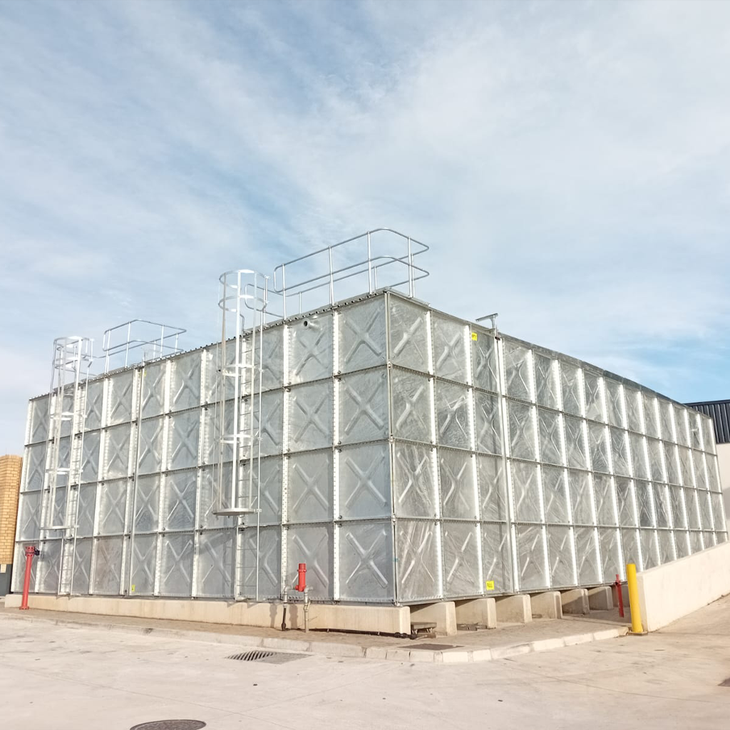 Modular water tank commercial