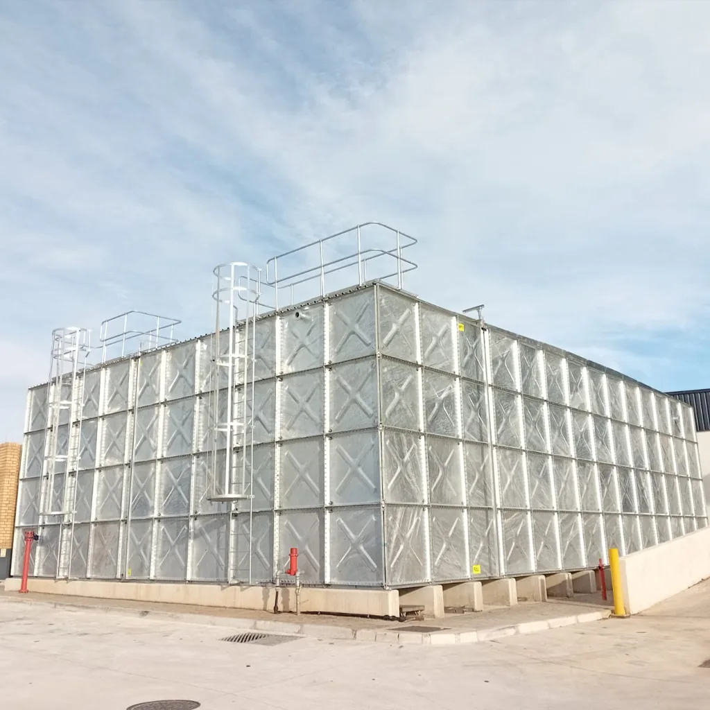 Modular water tank commercial