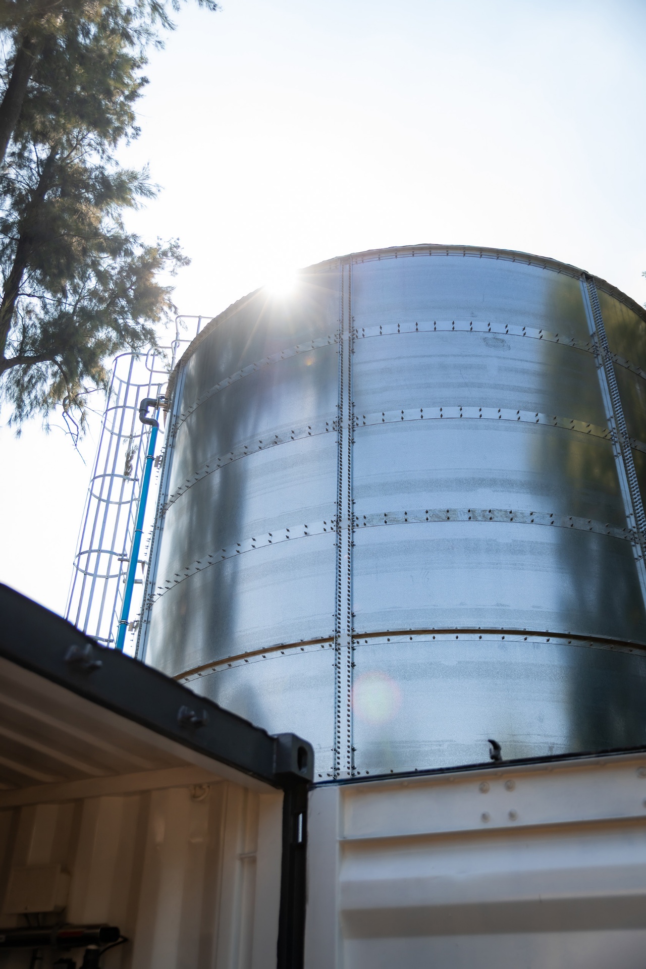 Steel tank sunflare